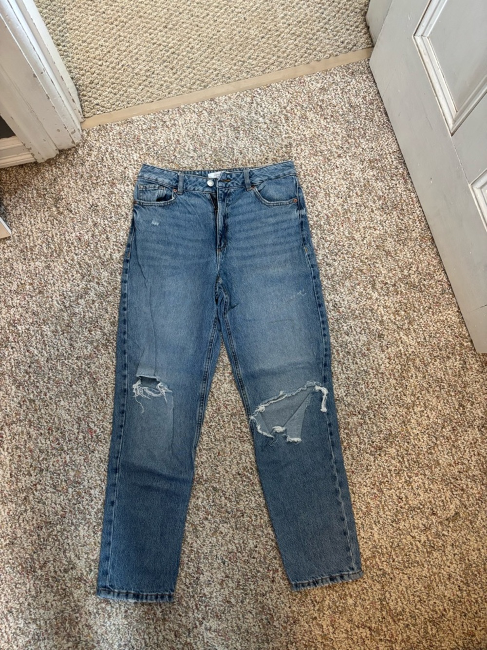 Dynamite Medium Blue Distressed Straight-Leg Jeans
